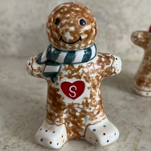 Vintage Gingerbread Man and Women salt and pepper shakers - Picture 2 of 6